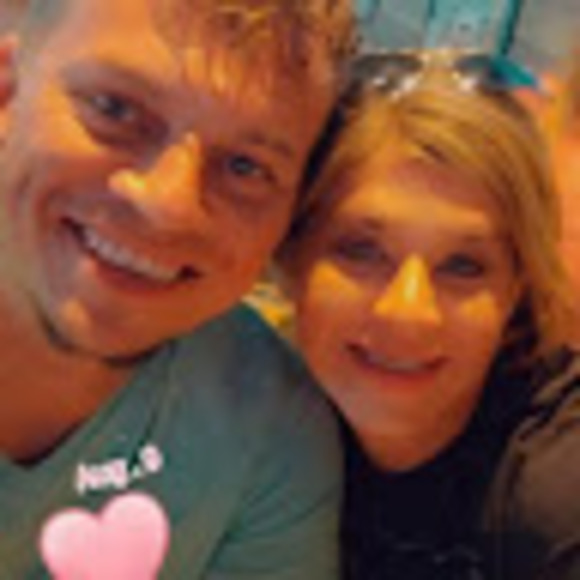 Meet your Posher, Sandy - Picture 1 of 1